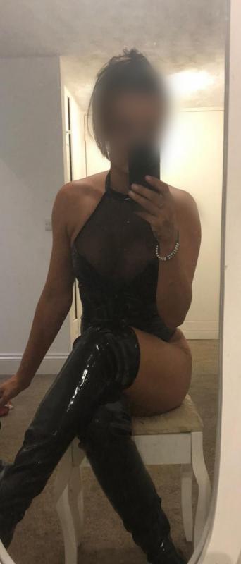 Abbi - Super Busty English Dominatrix Escort In Central London