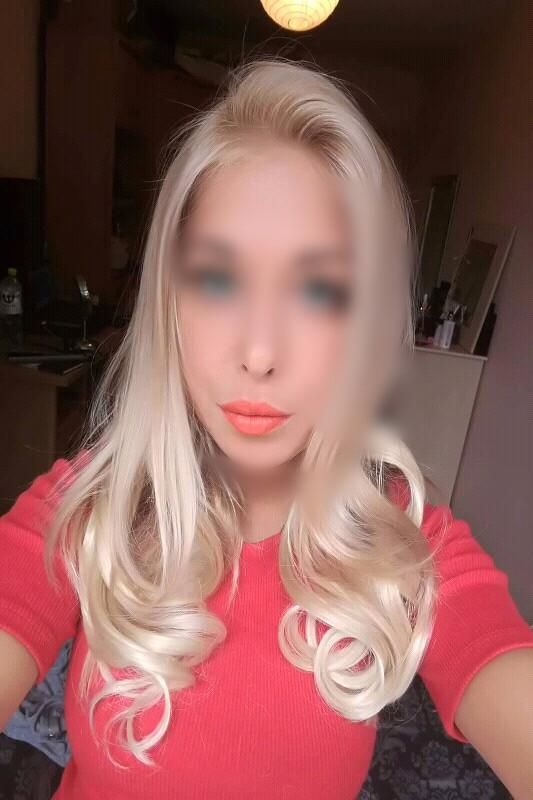 Alex Slim Blonde Escort In Tonbirdge