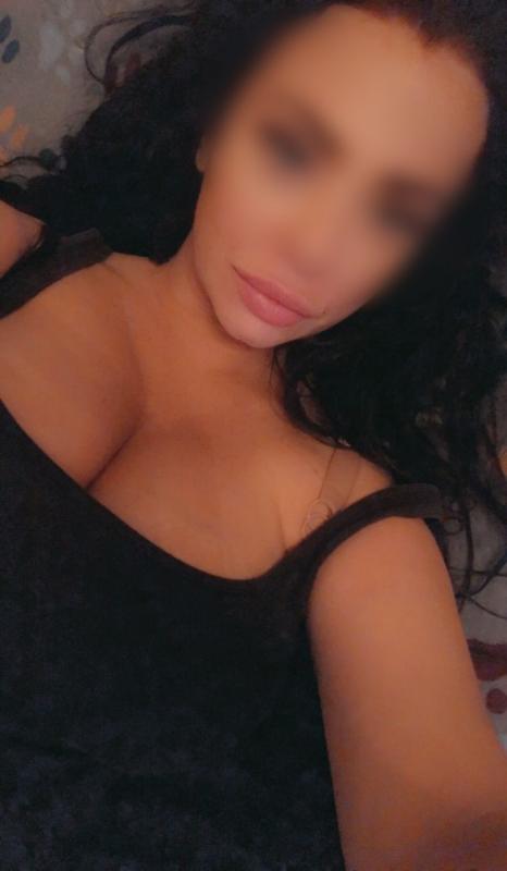 Charlee - Petite Super Busty 34E English Escort In TW9, London