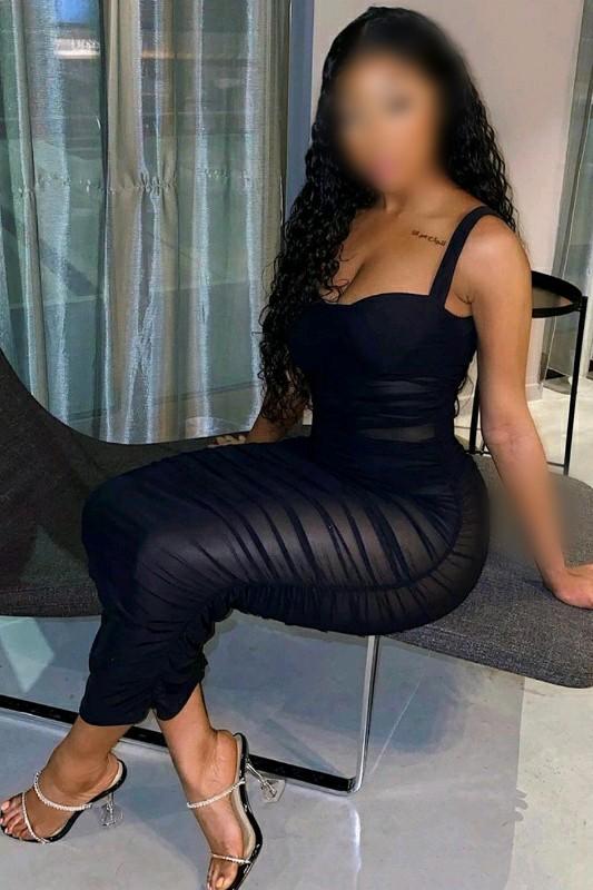 Destiny - Curvaceous British Ebony Escort