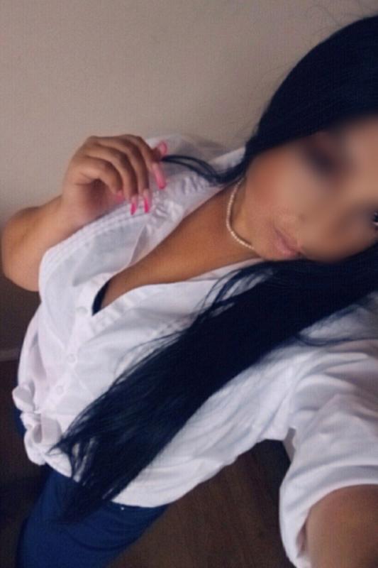 India - Petite 34E Busty Elite Indian Escort