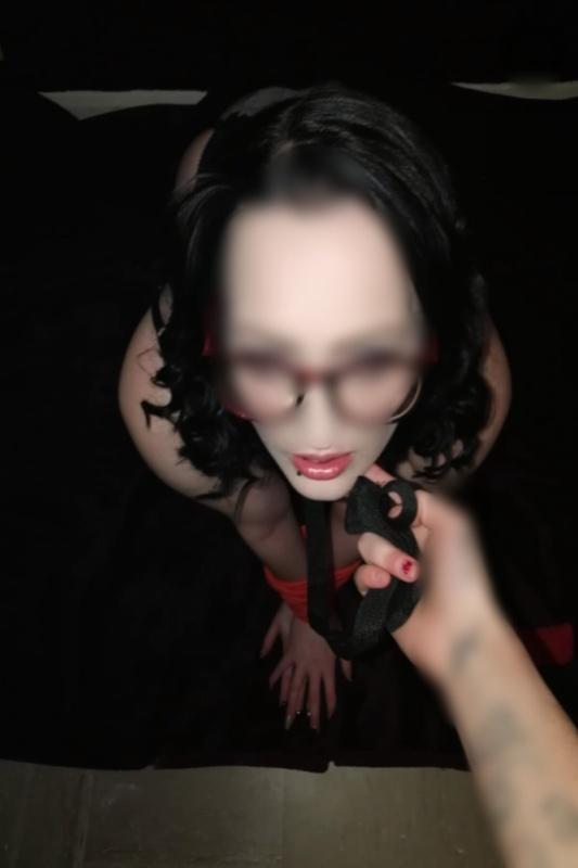 Lea - English Role Play Lesbian Dominatrix Escort