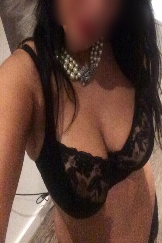 Soraya - 34G Super Busty British Asian Escort