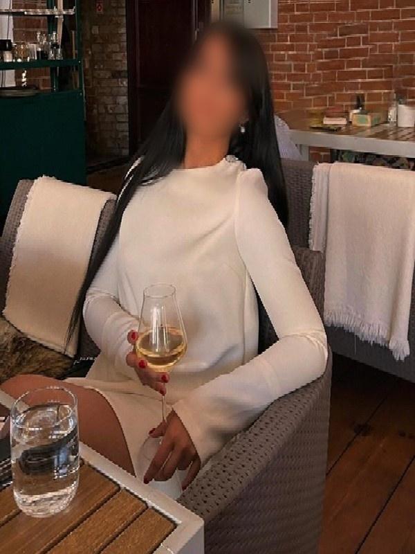 Summa - Luxurious Elite English Escort 