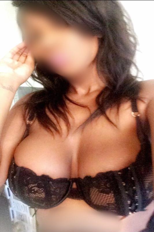 Busty Black Escort In North London