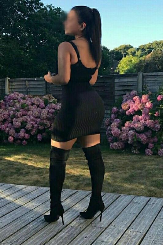 Skyler | 32GG Brunette VIP English Escort | VIP Outcalls
